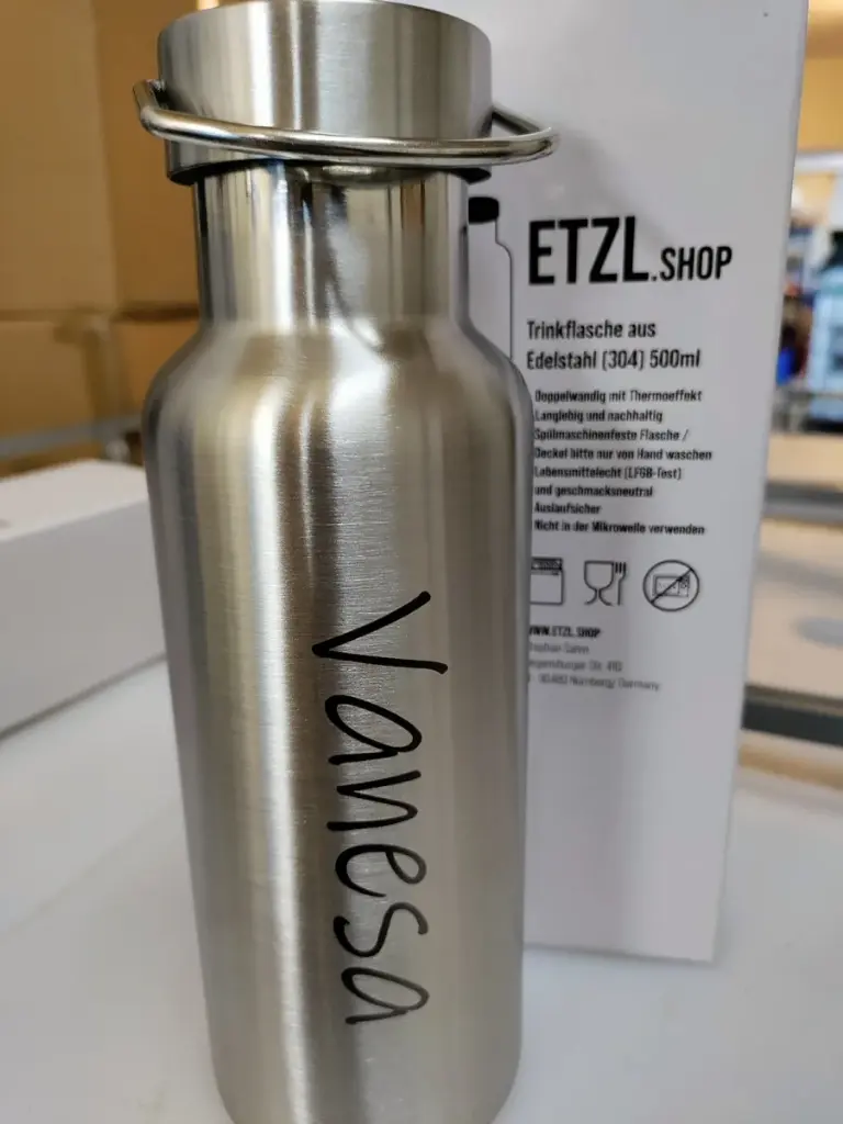 mit-textgravur-edelstahl-trinkflasche-doppelwandig~4.webp