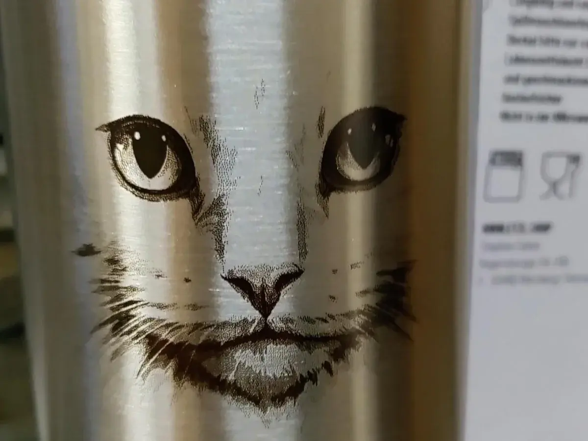 mit-bild-gravur-edelstahl-trinkflasche-doppelwandig.webp